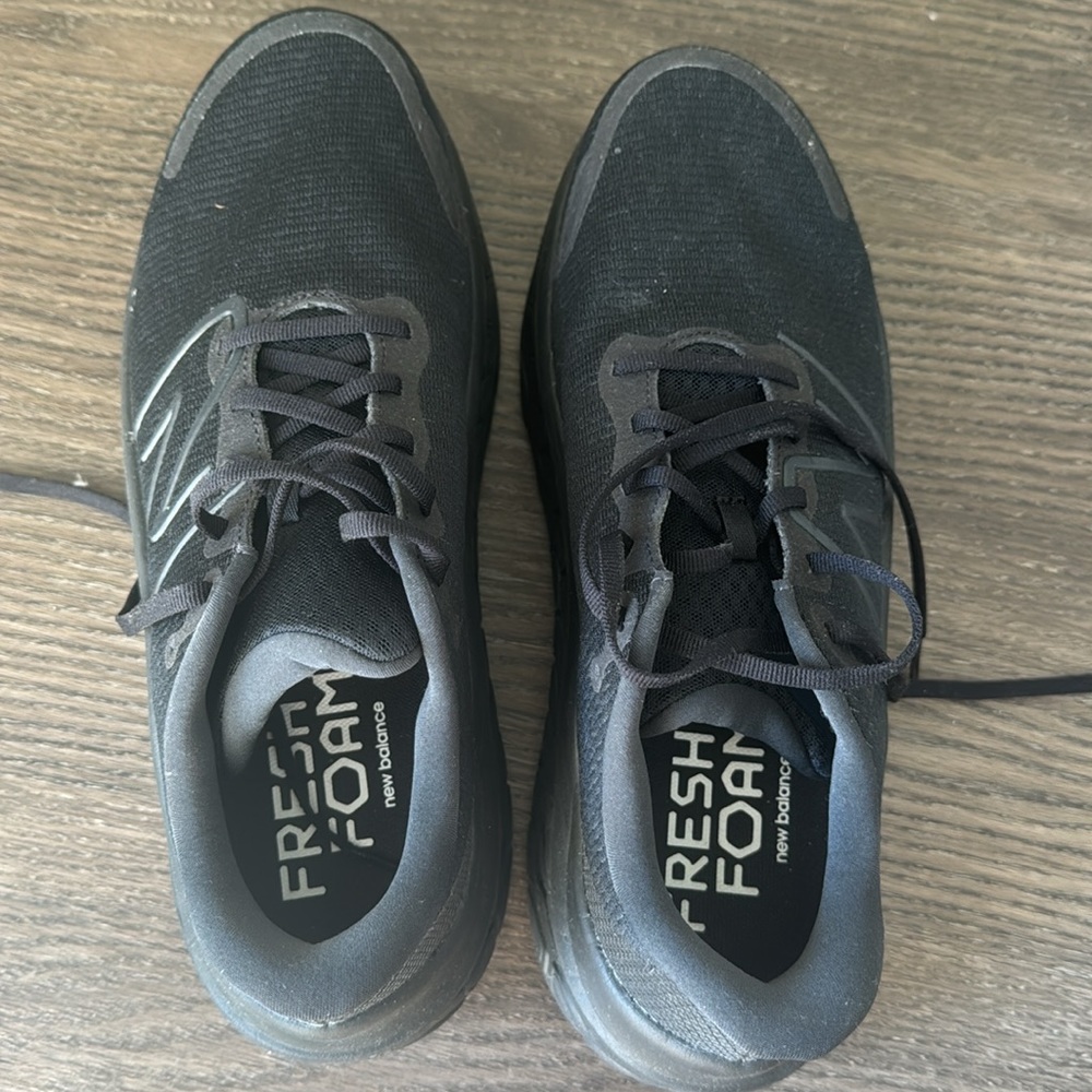 New Balance Men's Black fresh foam non slip Shoes